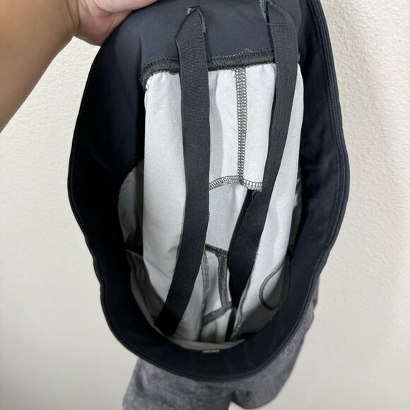 Lululemon Mens Gray Lightweight Shorts Side Pocket Linerless Size Medium - Picture 3 of 6